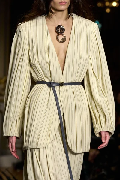 Look 9